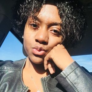 Meet your Posher, Niya